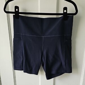 Athleta Salutation Stash 7" Short